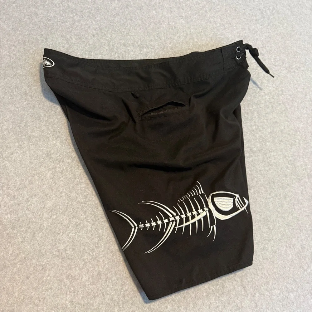 Tormenter Mens Black Board Shorts 40 Embroidered Fish Skeleton Cargo Surf Swim